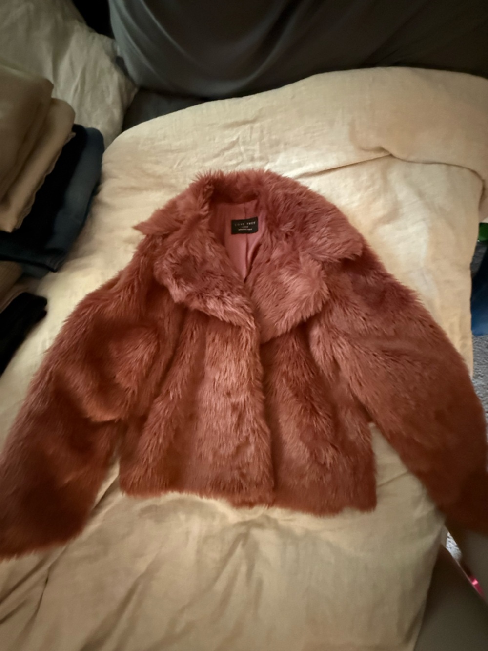 Love Tree Faux Fur Shrug in Dusty Rose